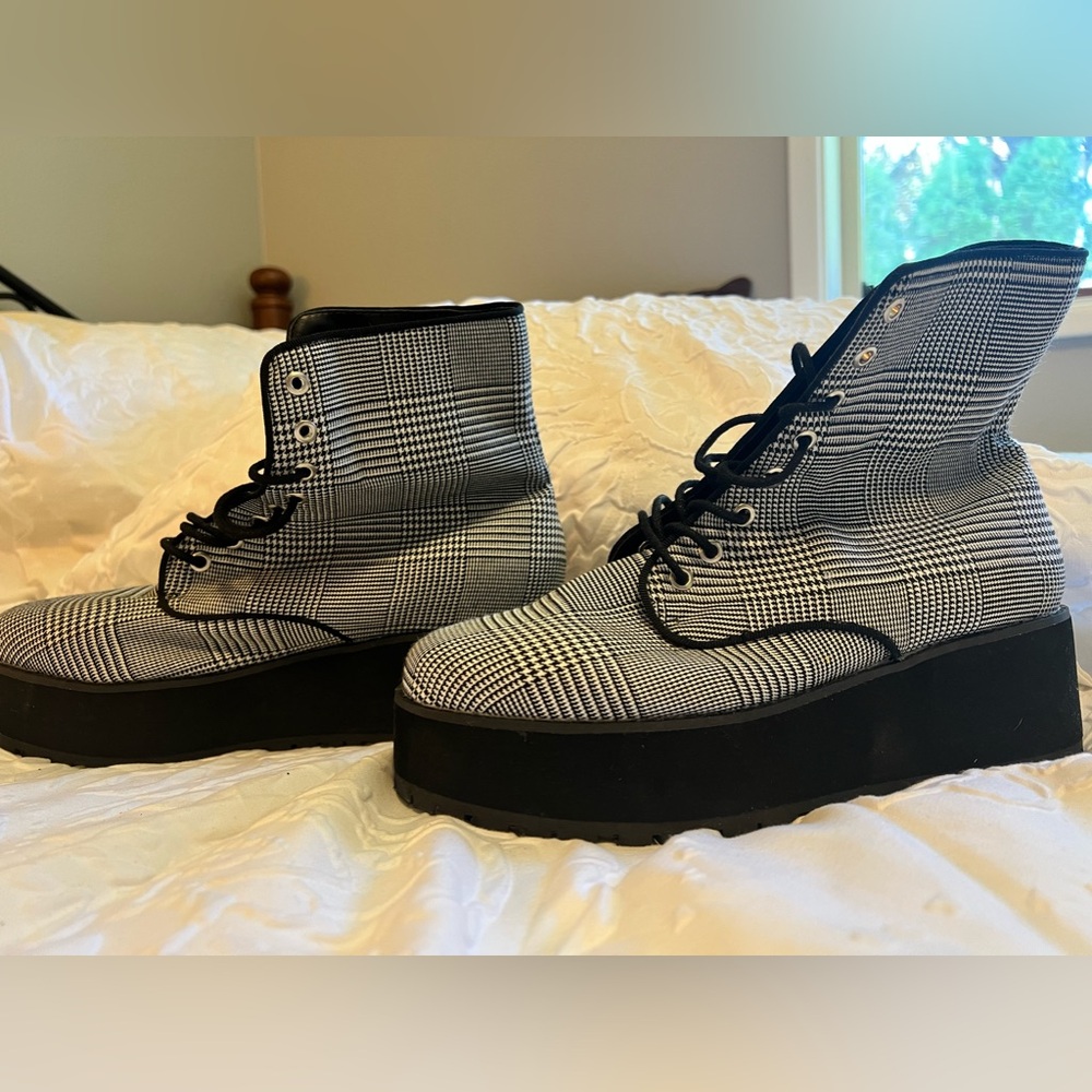 Forever 21 Plaid Lace Up Platform Boots